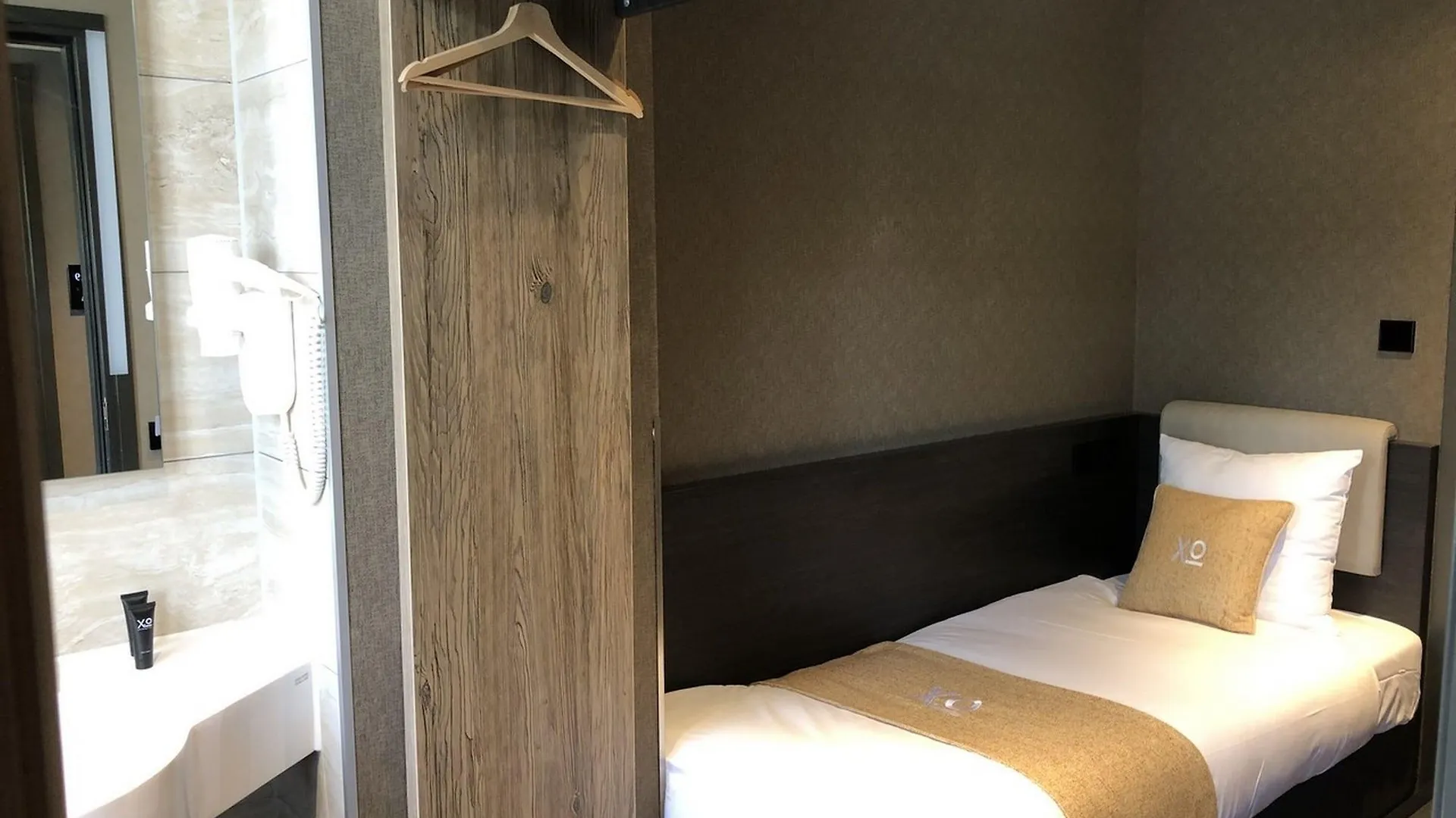 Xo Hotels Infinity Amsterdam 3*,