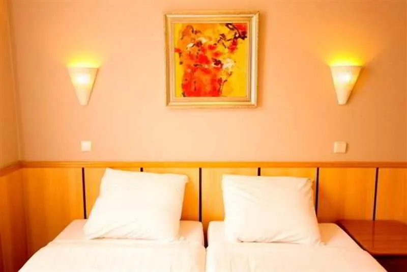 Xo Hotels Infinity Amsterdam 3*,